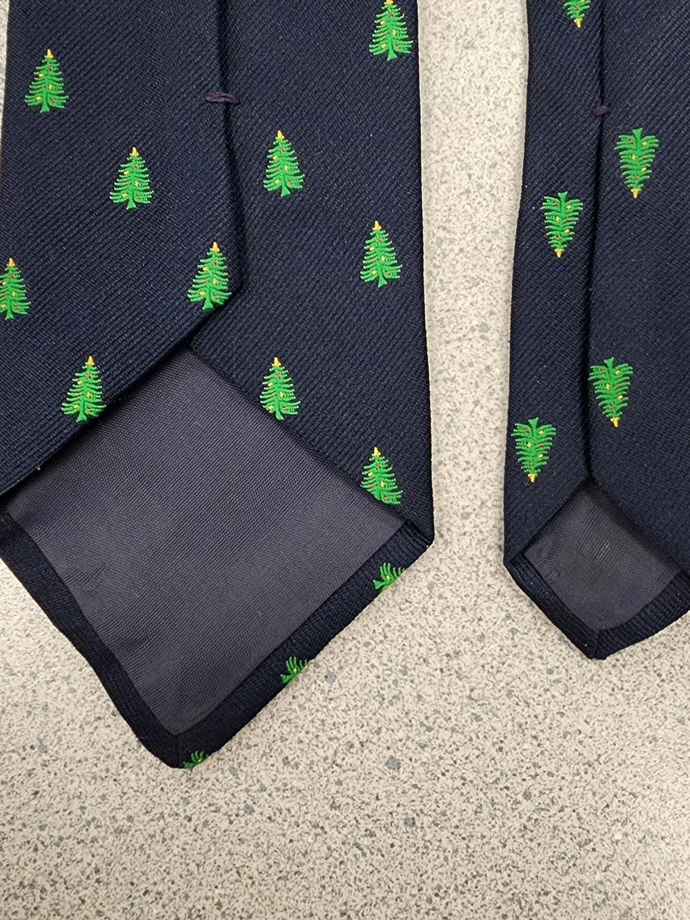 Cape Cod Neckwear Mens Vintage Christmas Tree Silk Tie Navy Blue